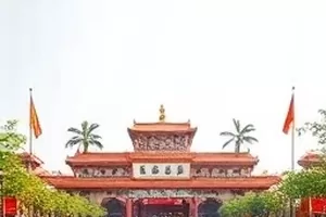 配音棚里的防喷罩与台词稿