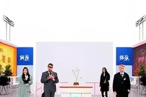 镜前十分钟化妆间的镜面与台词本